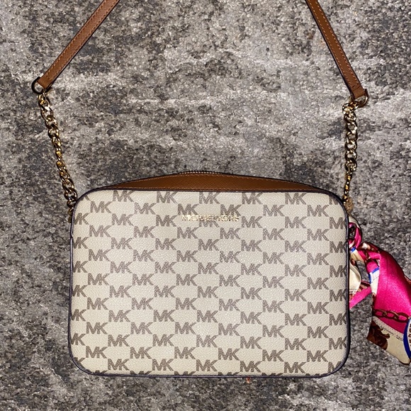 🌟Michael Kors Jet Set Item LG EW Logo Chain Leather Crossbody Bag-EUC - Picture 4 of 8